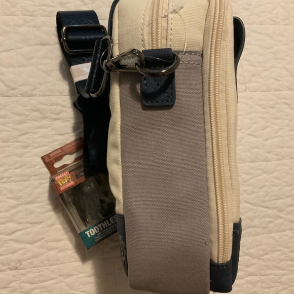 DreamWorks How To Train Your Dragon Toothless Icon Crossbody Bag - Picture 7 of 14